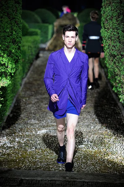 Look 17